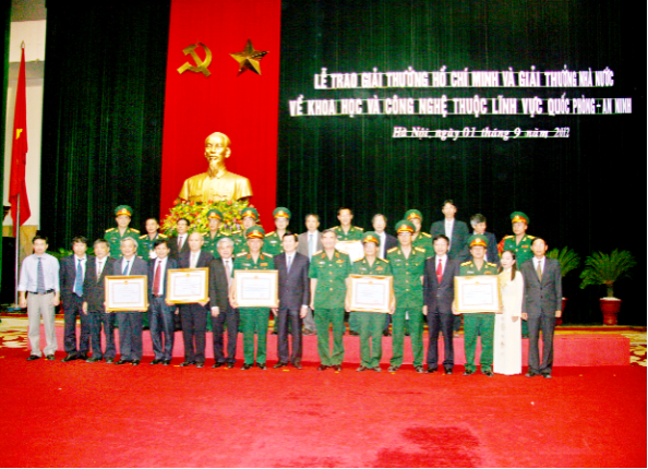 Trao giải thưởng KH-CN của Nhà nước trong lĩnh vực Quốc phòng - An ninh 2012